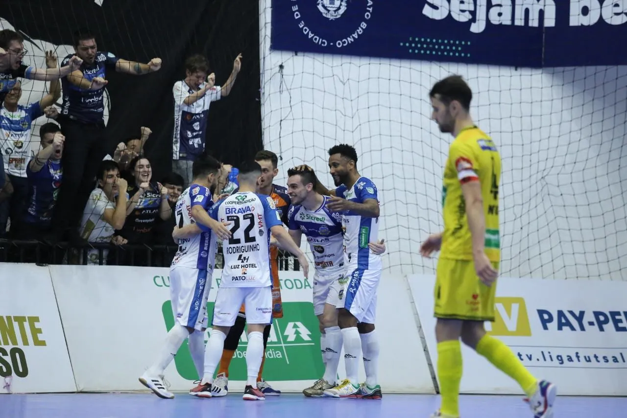 O Pato busca a classificação para as quartas e pode cruzar o caminho do Cascavel Futsal