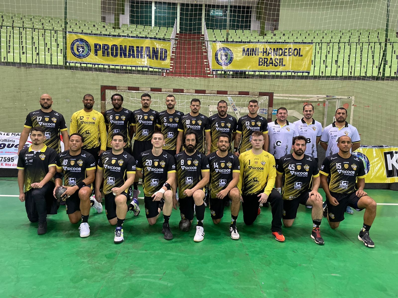 O time de handebol masculino de Cascavel joga pela Liga Nacinoal