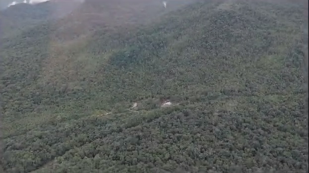 Buscas estão sendo feitas em meio a Serra do Mar pelo Corpo de Bombeiros
