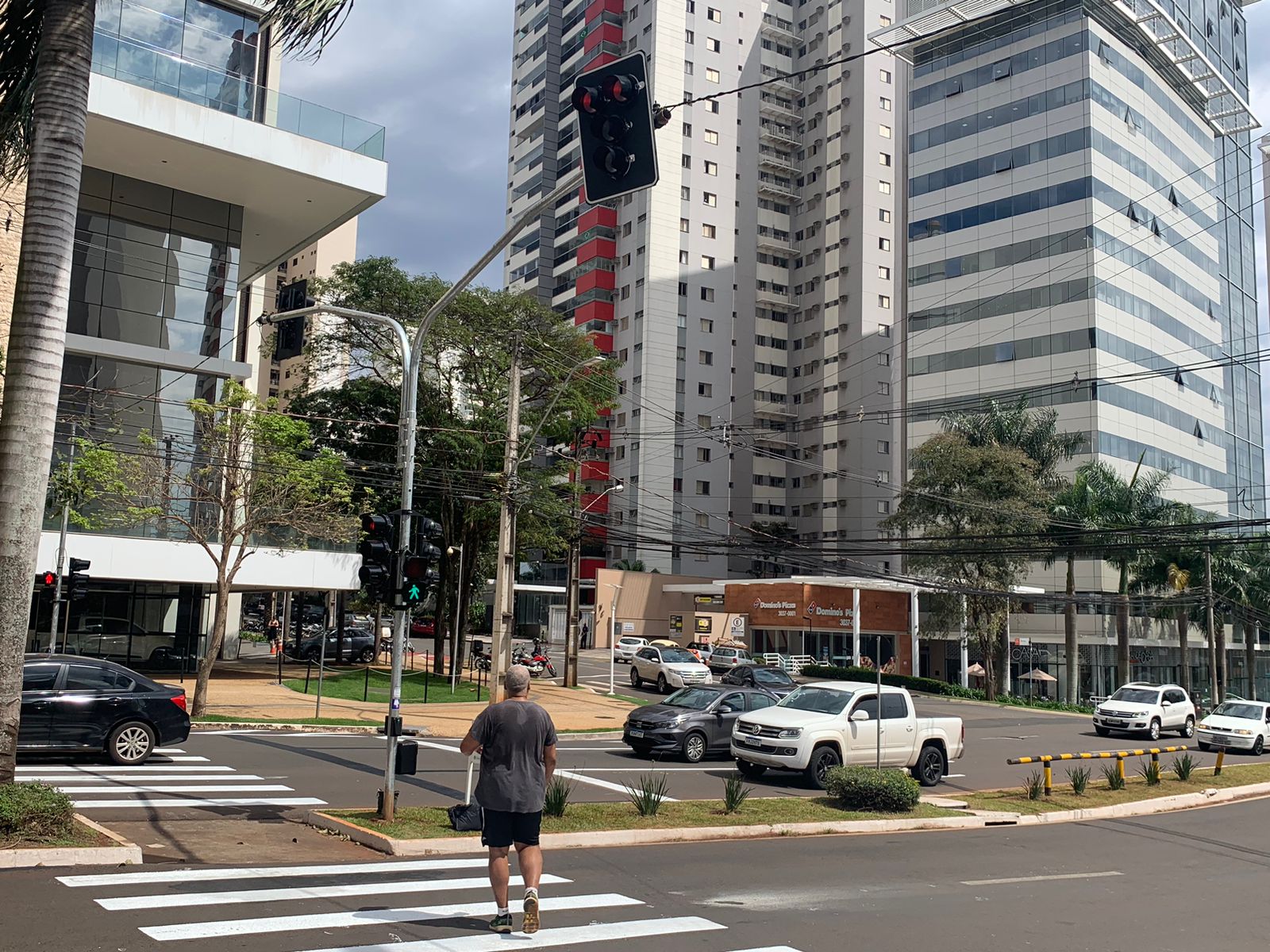 Novo conjunto de semáforos começa a funcionar na Avenida Ayrton Senna